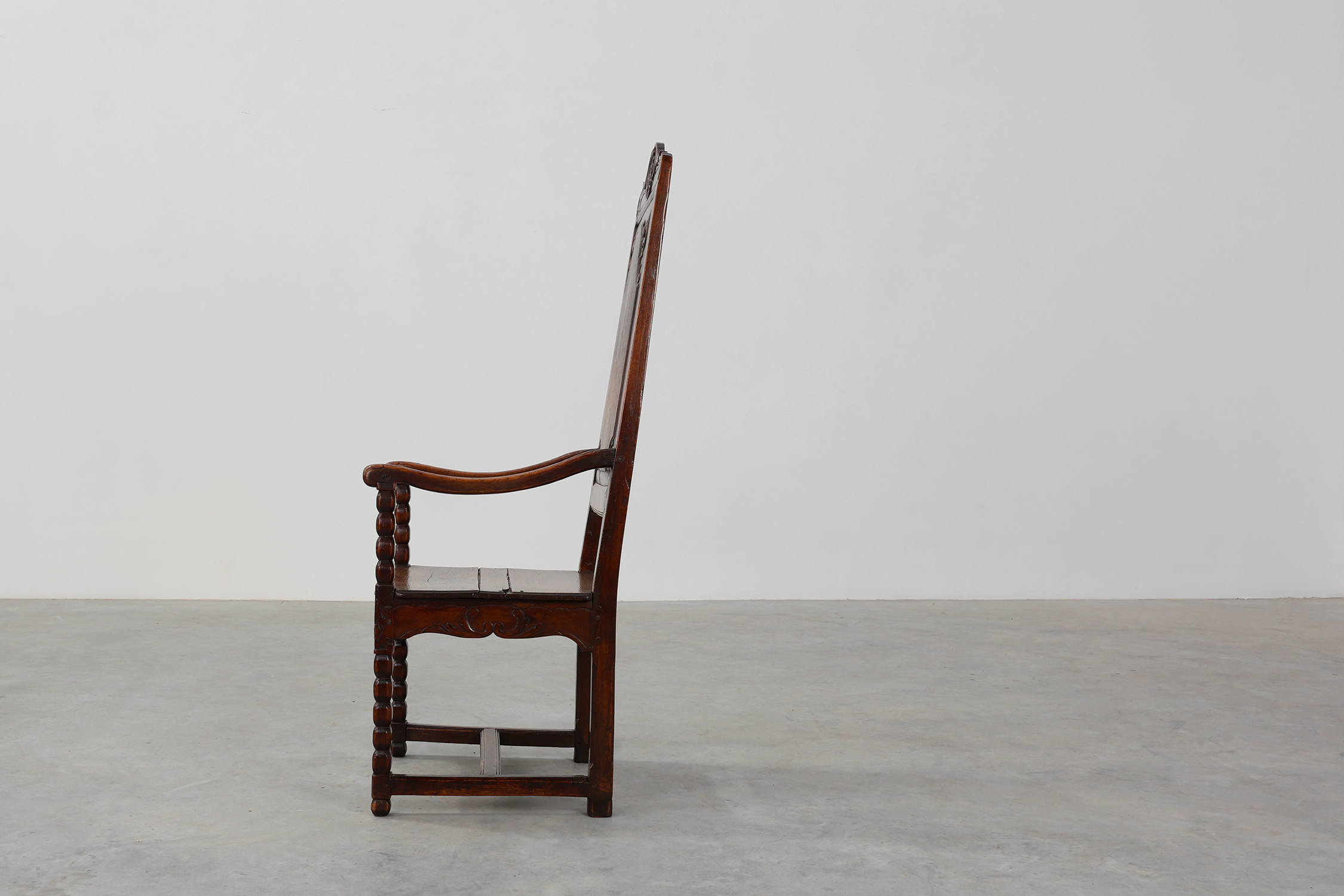 18th Century Li&egrave;ge Armchair in hand carved Oak, Belgiumthumbnail